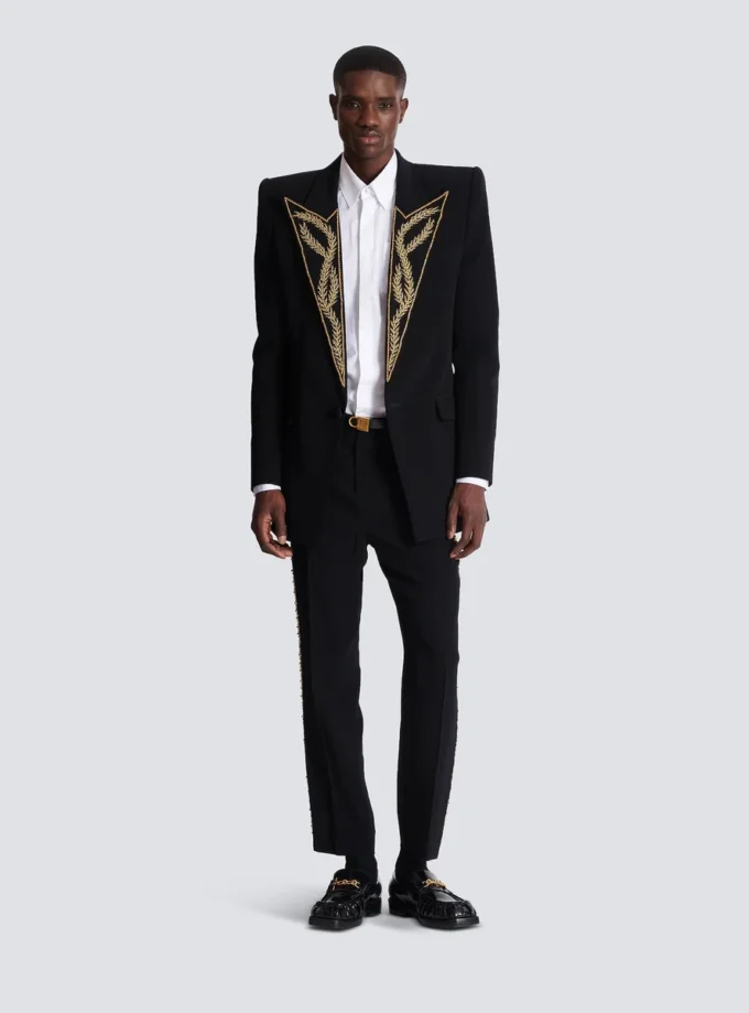 1-button jacket with embroidered collar