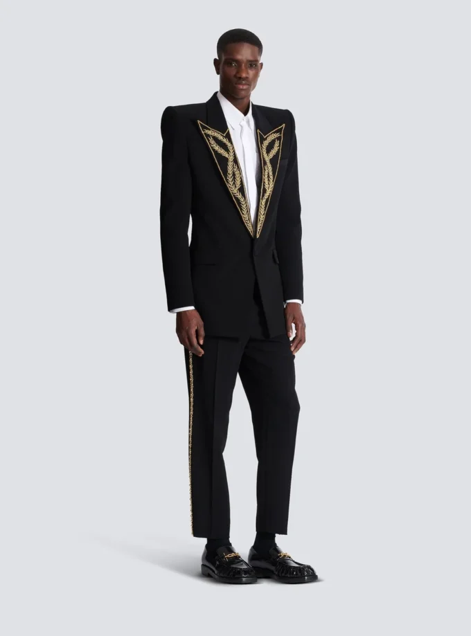 1-button jacket with embroidered collar