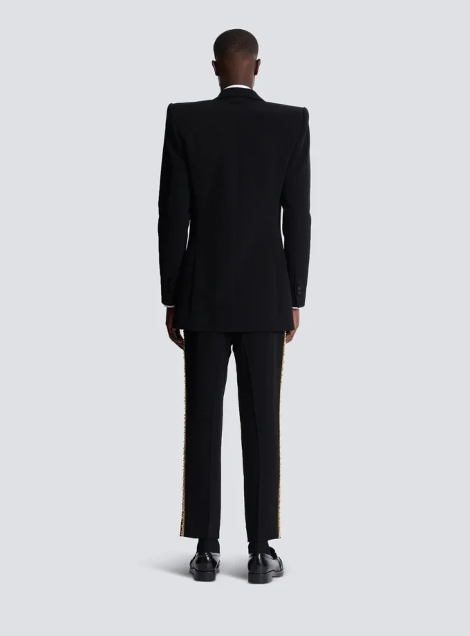 1-button jacket with embroidered collar