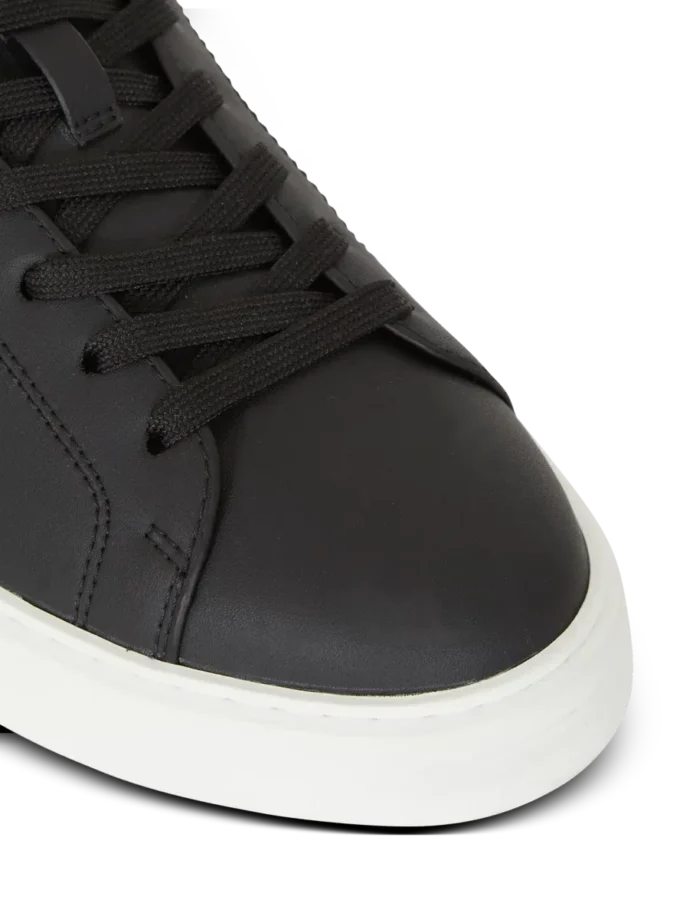 B-Court trainers in calfskin
