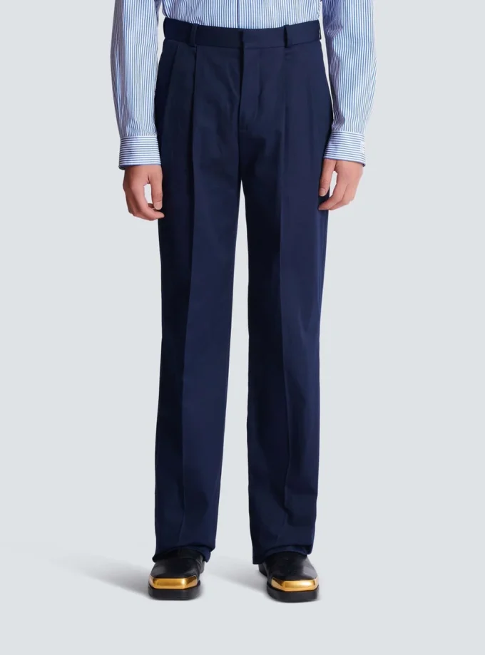 Darted trousers in cotton twill Darted trousers in cotton twill