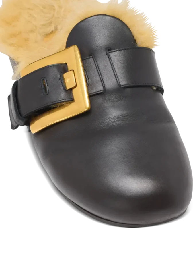 Flat leather and faux fur mules Flat leather and faux fur mules