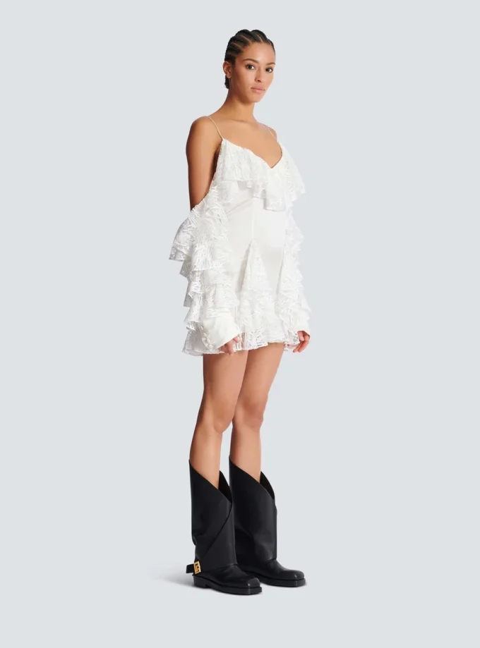 Flowing dress with lace ruffles Flowing dress with lace ruffles
