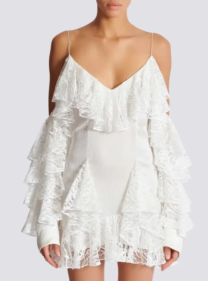 Flowing dress with lace ruffles Flowing dress with lace ruffles