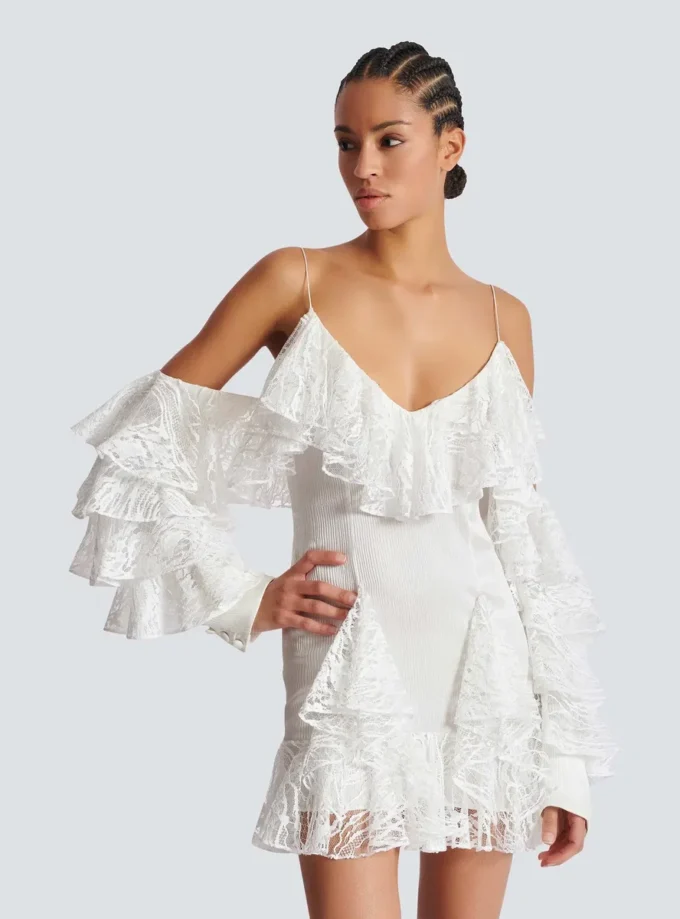 Flowing dress with lace ruffles Flowing dress with lace ruffles