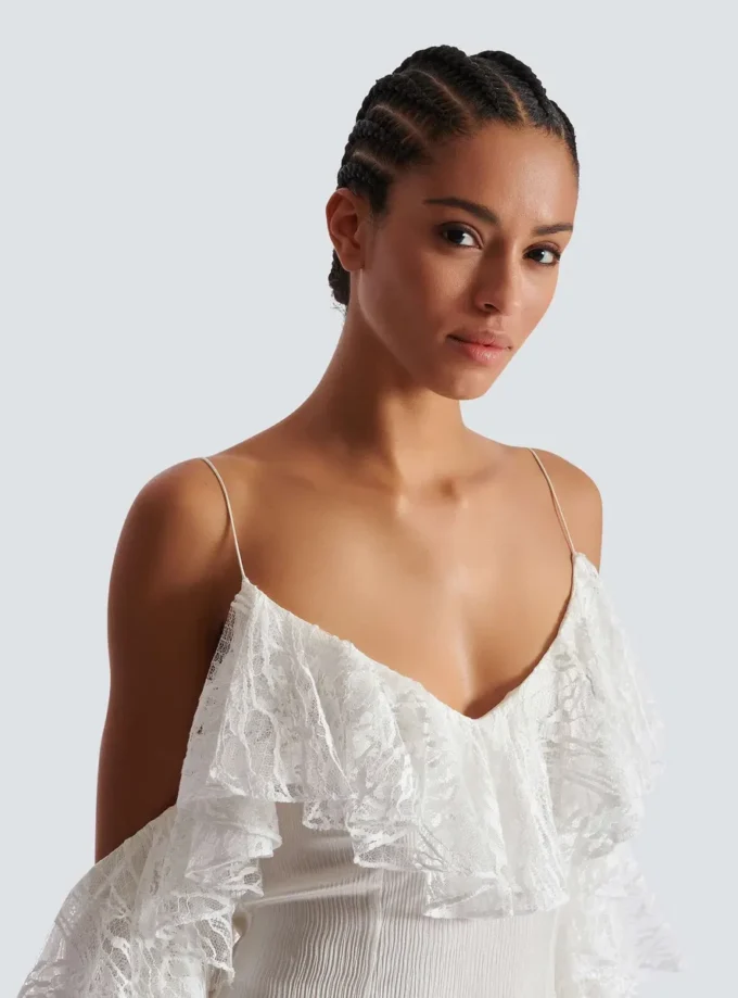 Flowing dress with lace ruffles Flowing dress with lace ruffles