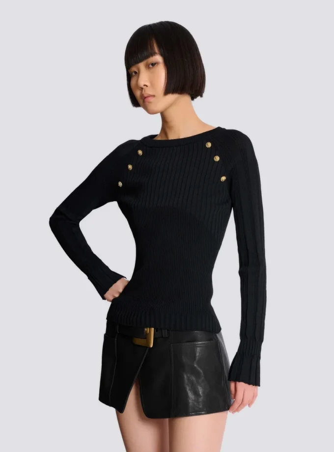 Knit top with buttons Knit top with buttons