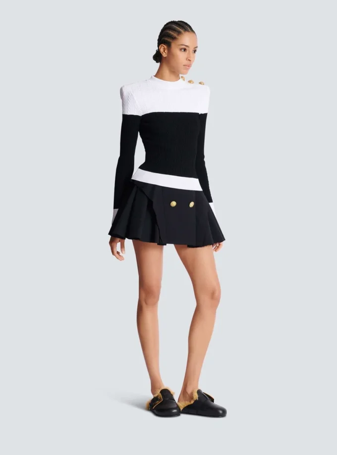 Long-sleeved two-tone knit top Long-sleeved two-tone knit top