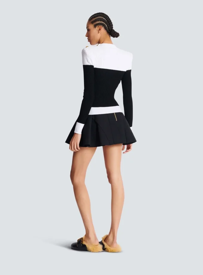 Long-sleeved two-tone knit top Long-sleeved two-tone knit top