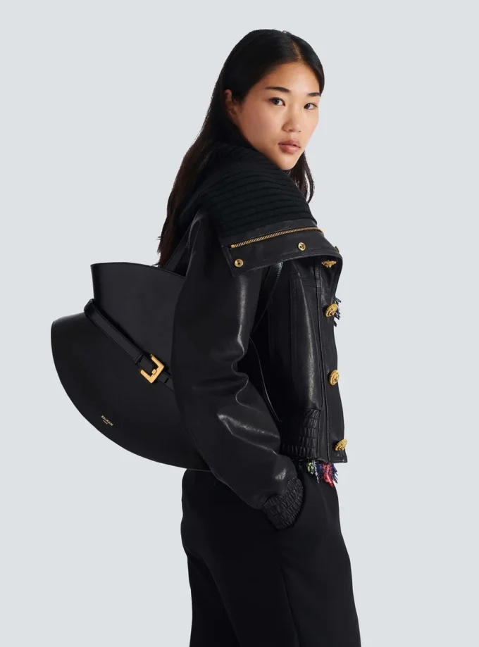 Medium Shuffle bag in calfskin leather Medium Shuffle bag in calfskin leather