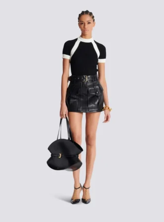 Short-sleeved knit top
