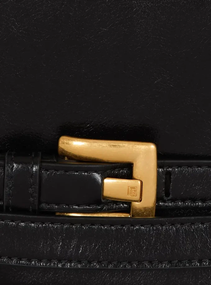 Shuffle calfskin wallet with chain Shuffle calfskin wallet with chain