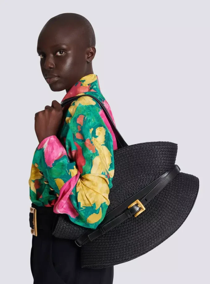 Shuffle Medium bag in calfskin leather and raffia Shuffle Medium bag in calfskin leather and raffia
