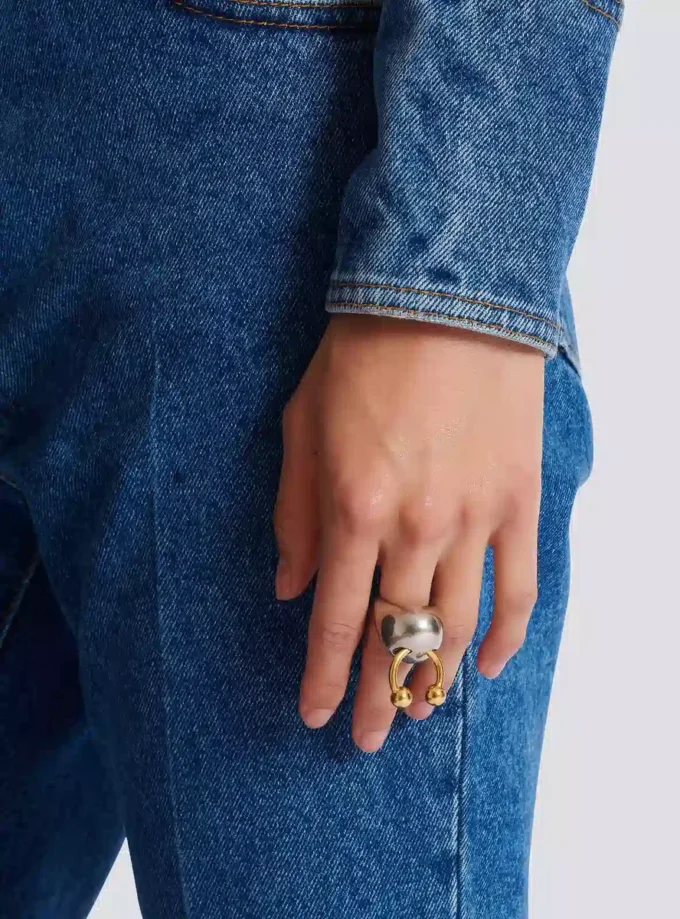 Spherical ring with piercing