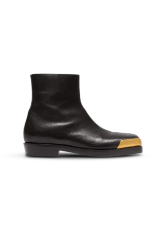 Square-toe boots in textured leather
