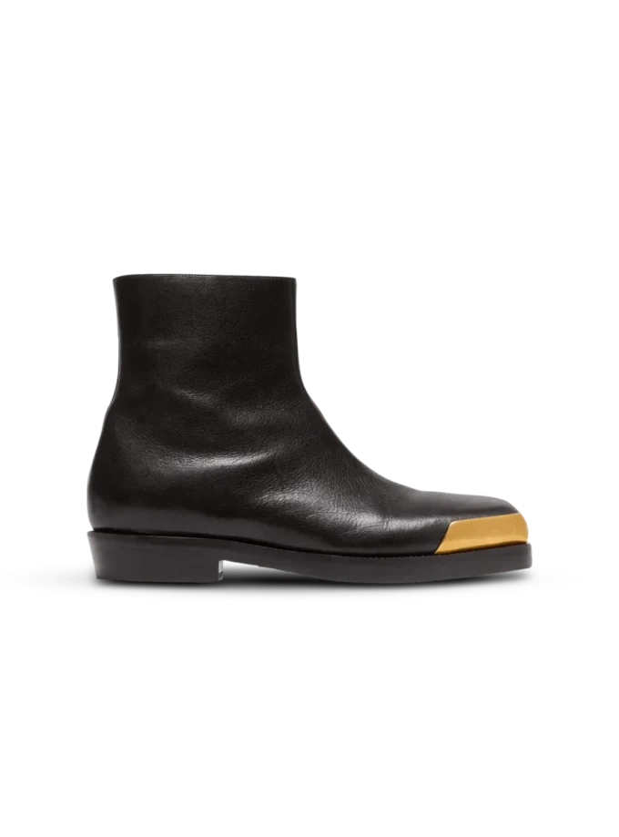 Square-toe boots in textured leather
