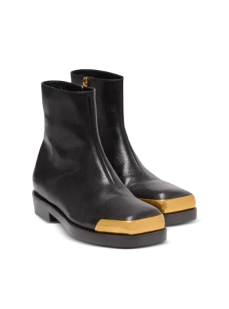 Square-toe boots in textured leather