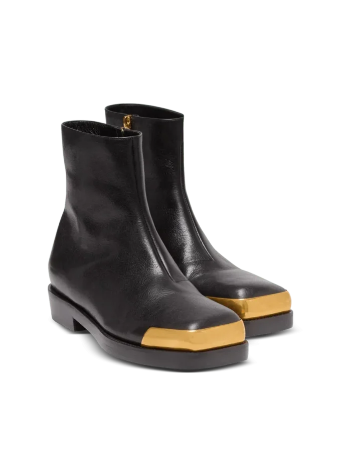 Square-toe boots in textured leather