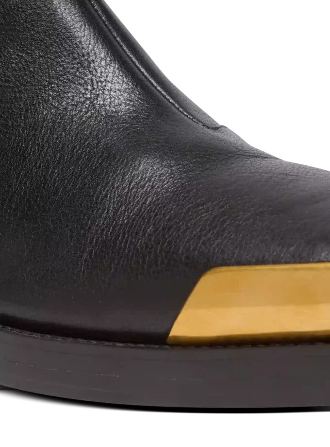 Square-toe boots in textured leather