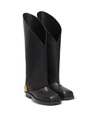 Twist flat leather boots