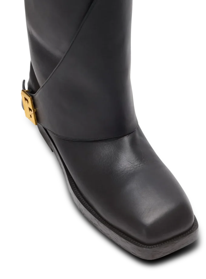 Twist flat leather boots