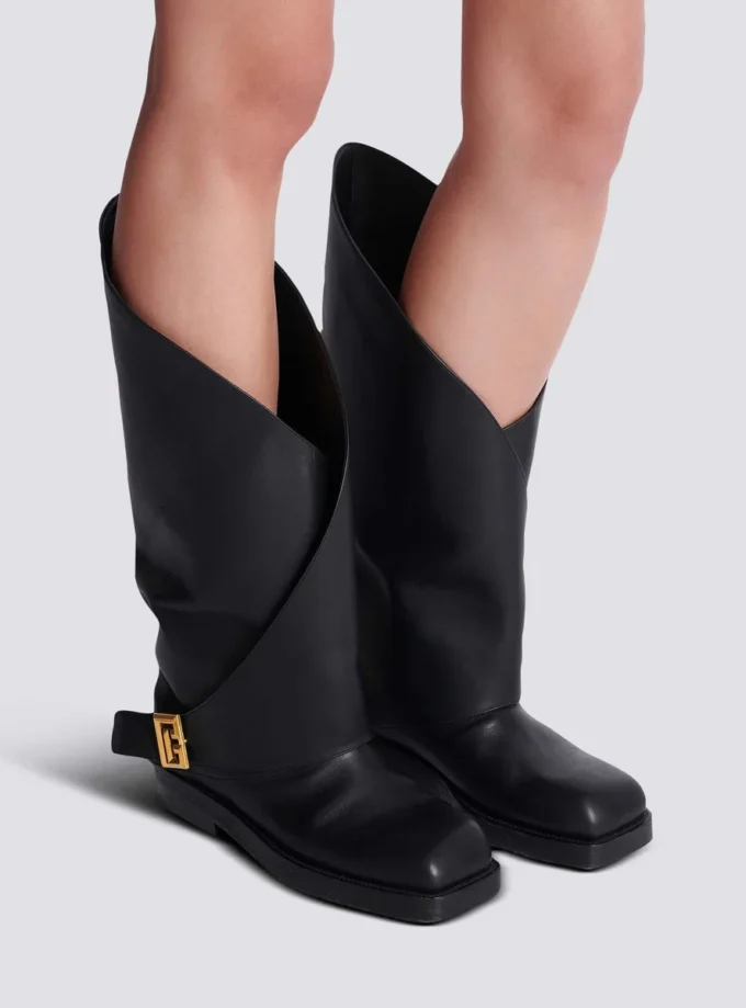 Twist flat leather boots